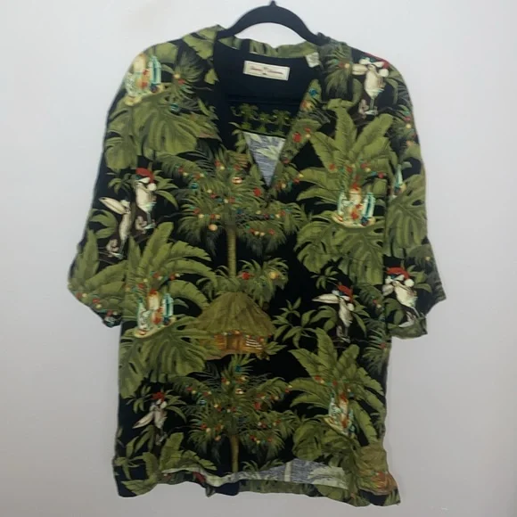 🌙Vintage Tommy Bahama Christmas Toucan Parrot 100% silk Hawaiian Men’s Shirt! - Picture 2 of 10